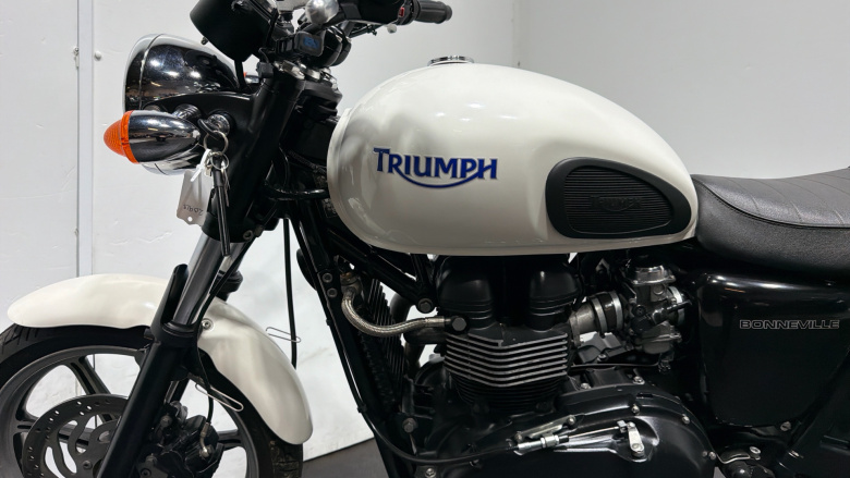 Triumph Bonneville (10MY)